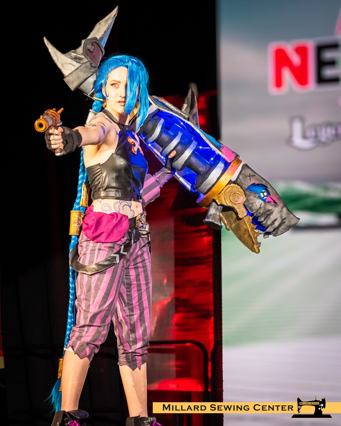 Egg Cosplays as Jinx (Arcane : League of Legends)