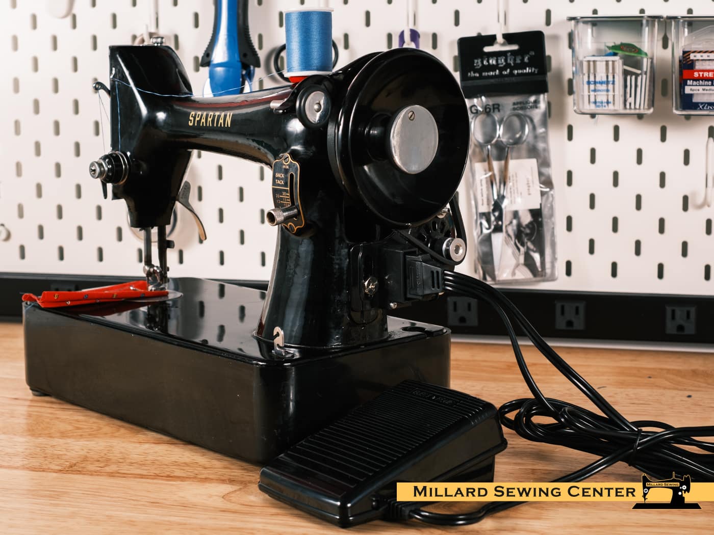 Singer Model 192K "Spartan" Sewing Machine (Pre Owned) - Image 6