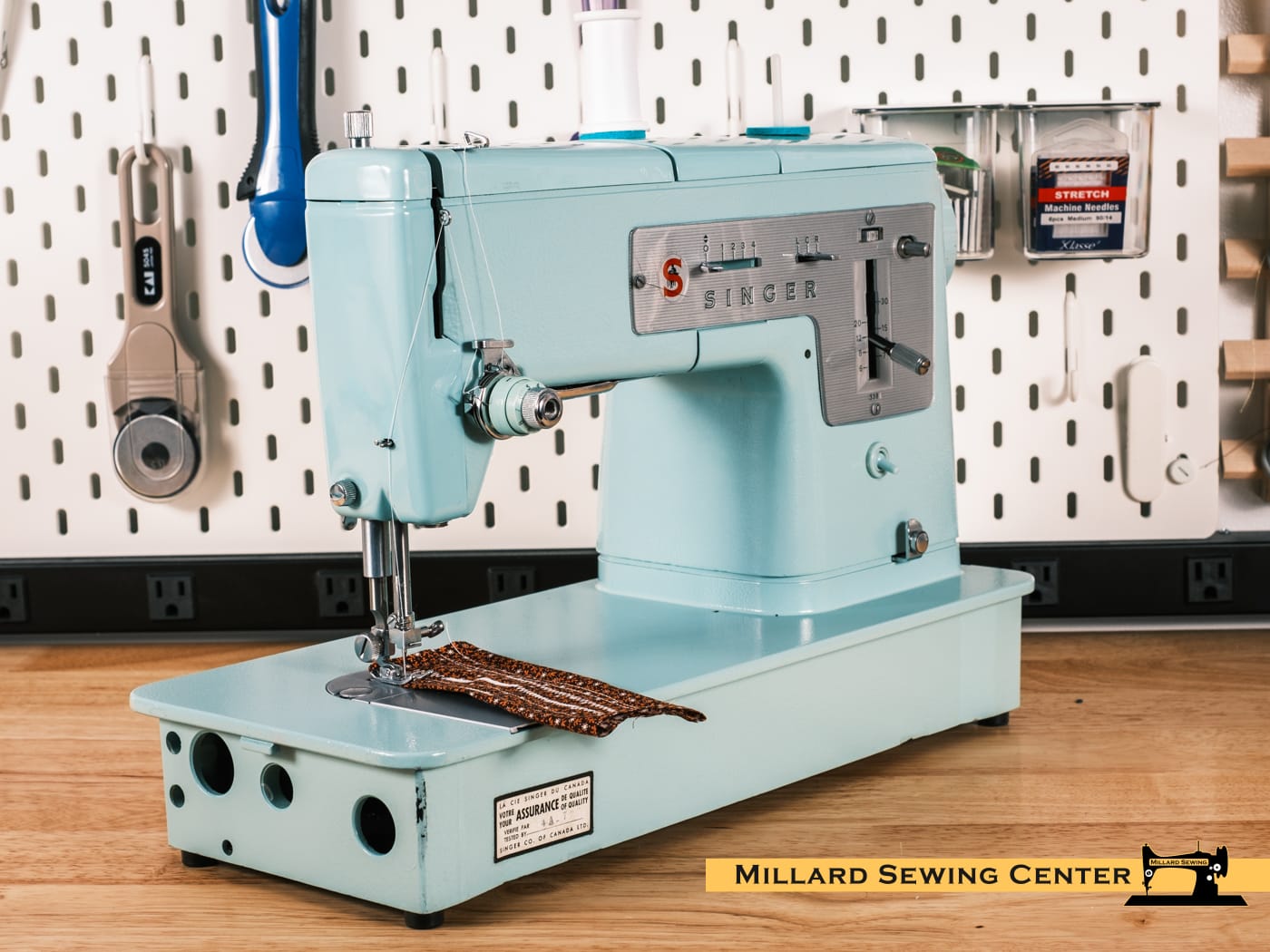 Singer Model 338 Sewing Machine (Pre Owned) - Image 4