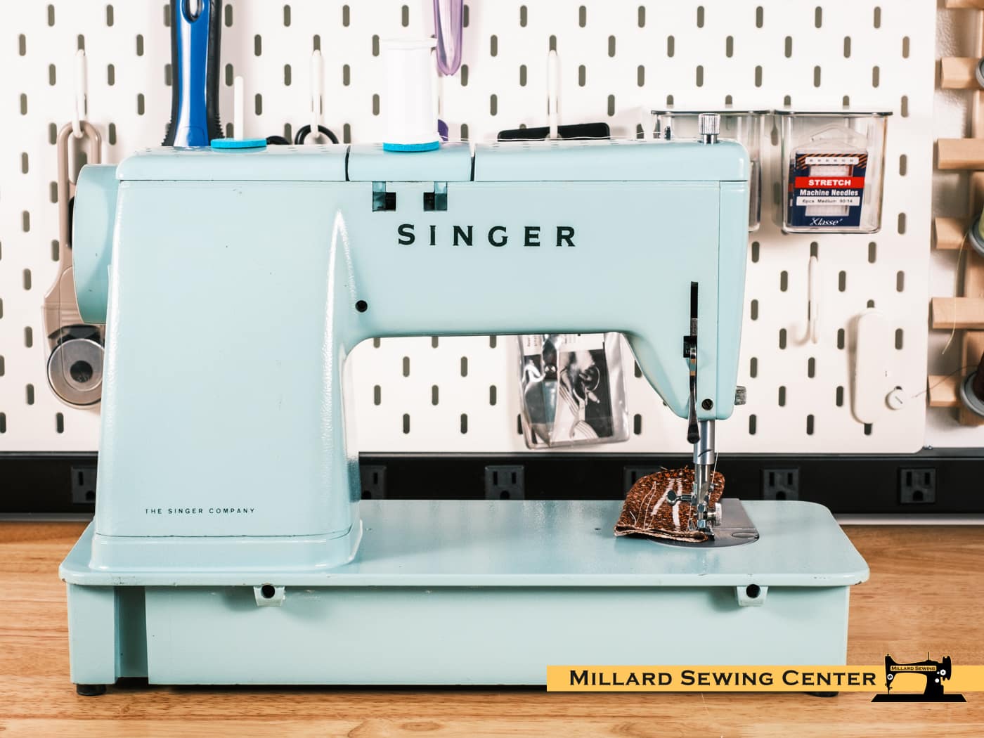Singer Model 338 Sewing Machine (Pre Owned) - Image 3