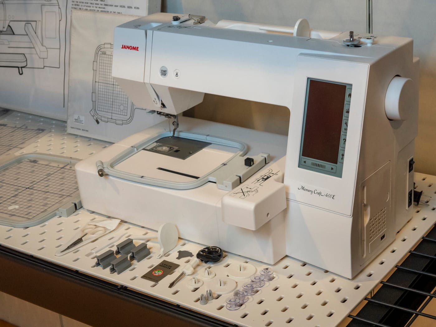 Janome Memory Craft 400E Embroidery Machine -- Pre Owned - Image 2