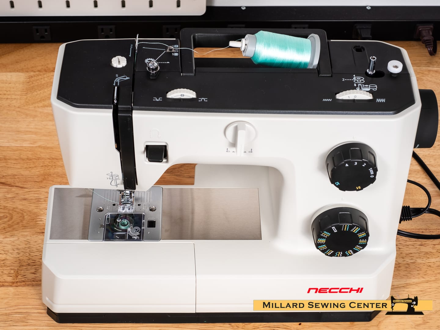 Necchi Q132A Mechanical Sewing Machine - Image 4