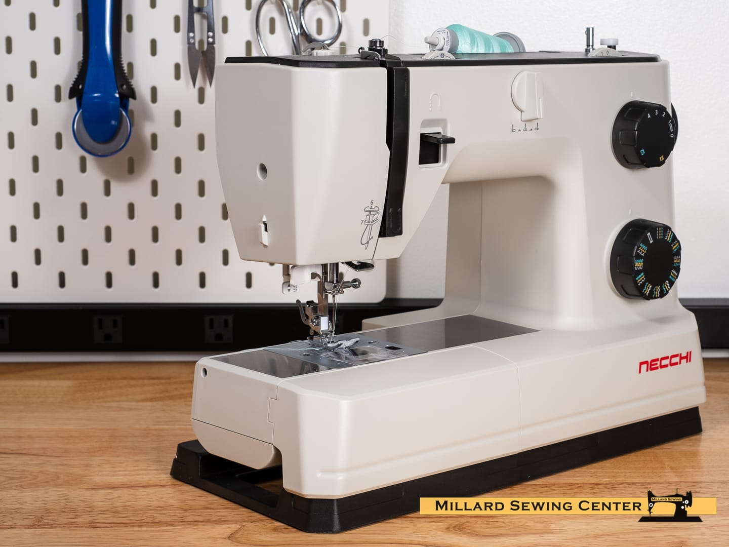 Necchi Q132A Mechanical Sewing Machine - Image 7