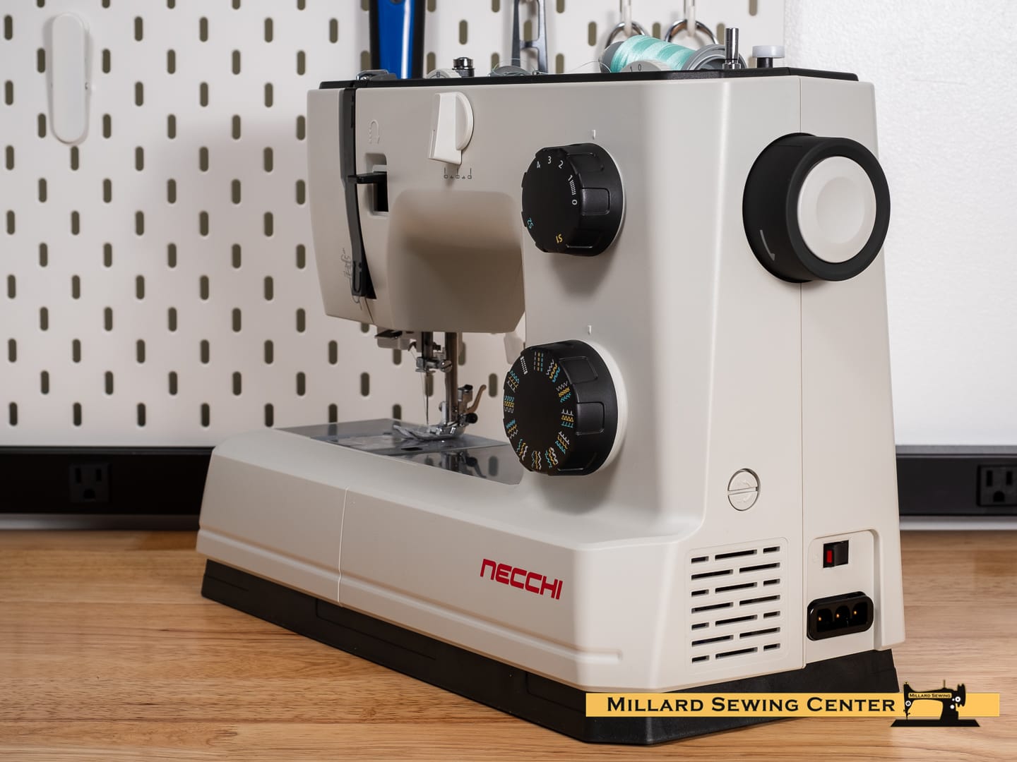 Necchi Q132A Mechanical Sewing Machine - Image 5