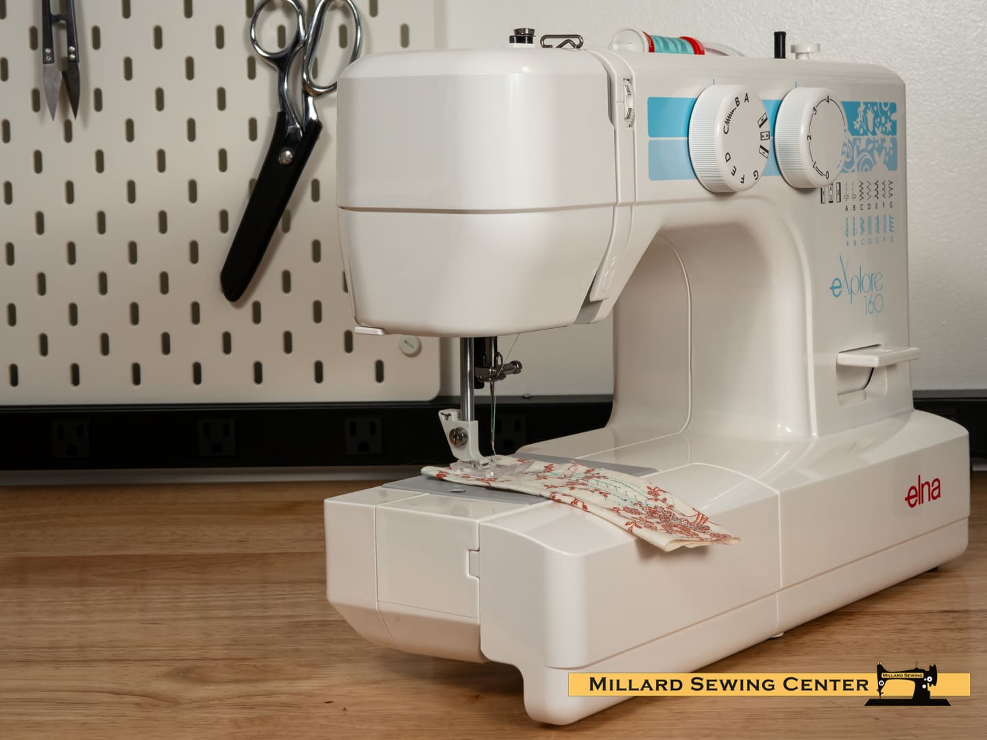 Elna eXplore 160 Mechanical Sewing Machine - Image 3