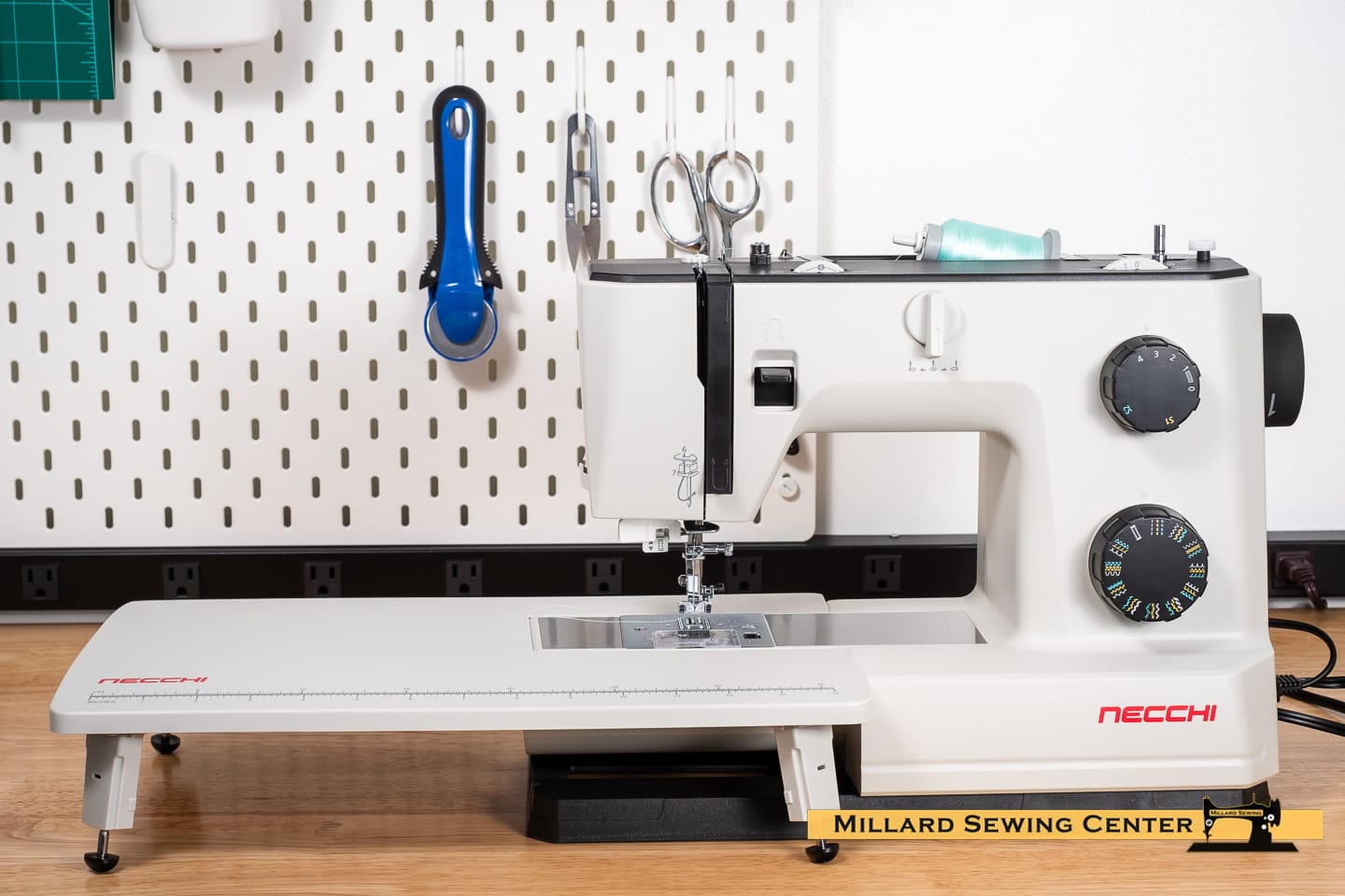 Necchi Q132A Mechanical Sewing Machine