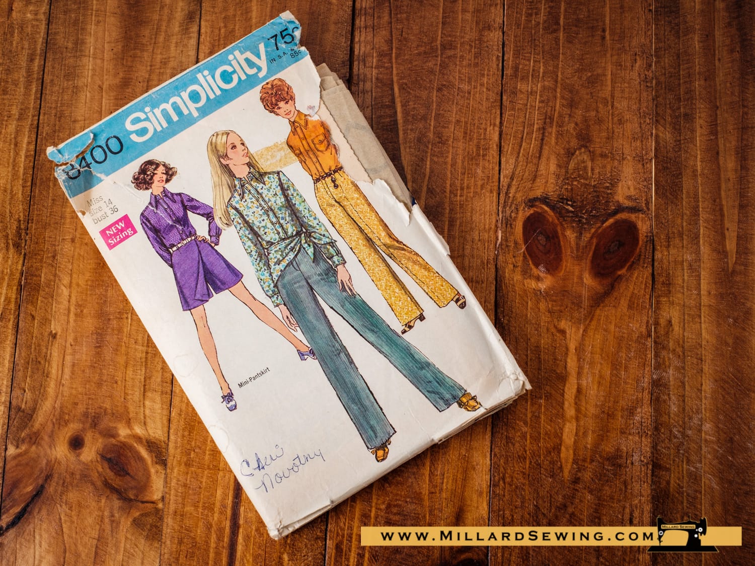 Simplicity 8400 Women's Tops, Skirt, and Pants Pattern, Button Front Tops, Mini Skirt