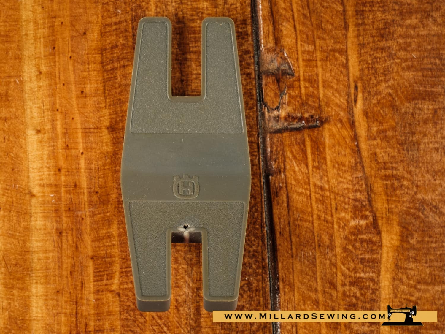 Button Clearance Plate For Husqvarna/Viking Sewing Machine