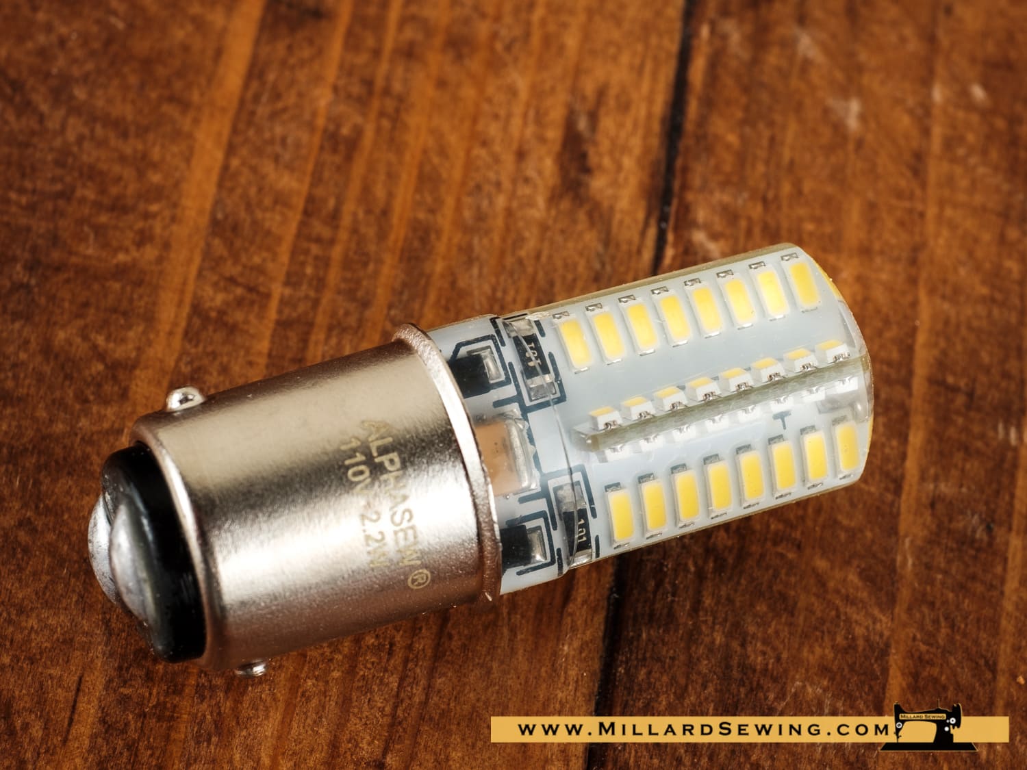 Light Bulb, 120V 9/16″ Bayonet Mount for Multiple Makes & Models of Sewing Machines