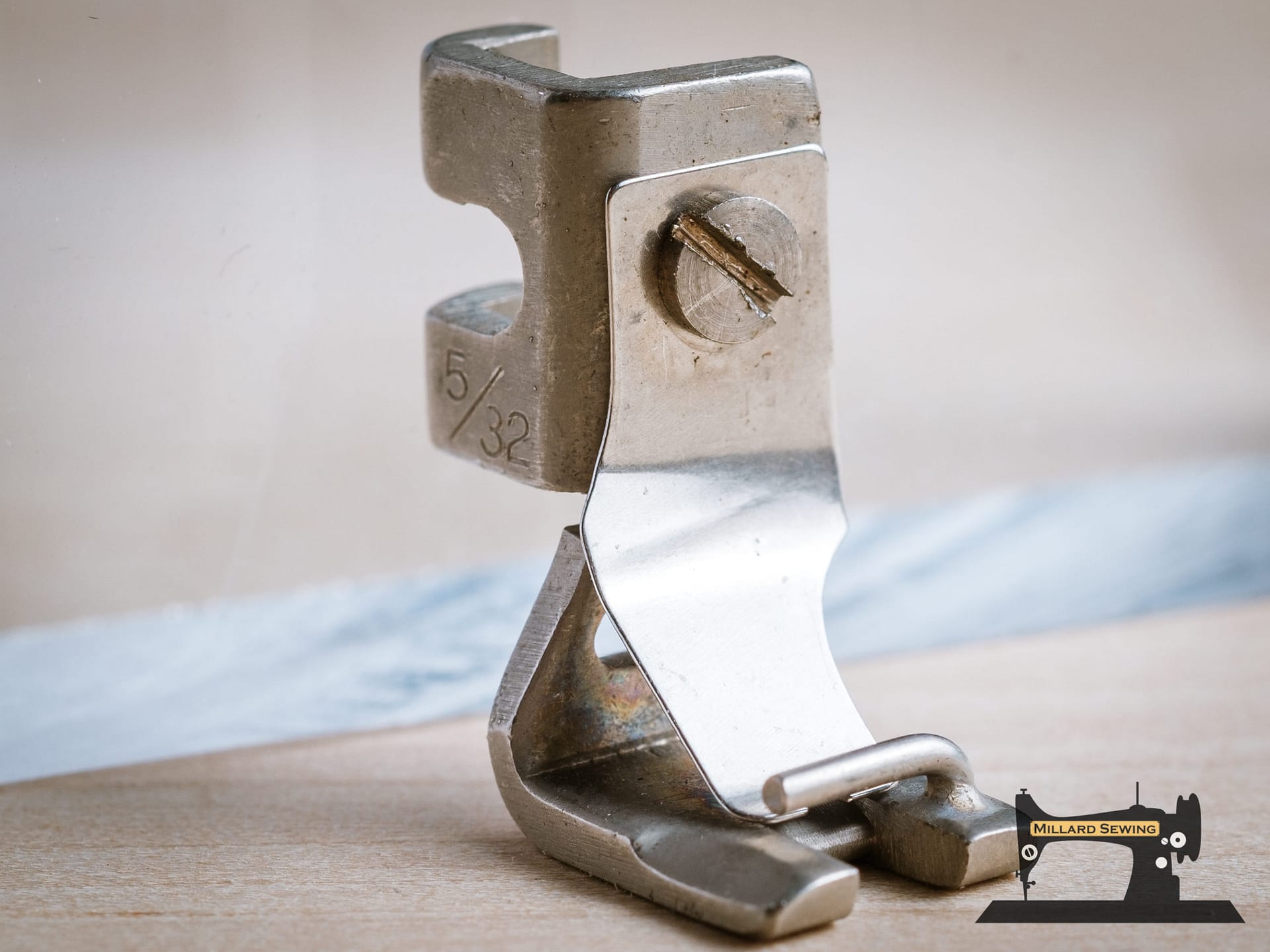 Blind Stitch Braider Foot (5/32") for Low Shank/Vertical Needle Sewing Machine by Singer, Simanco #121614