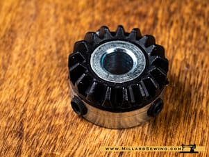 Gear, Hook for Singer 600-6000 Class Sewing Machines with Wind In Place Bobbin