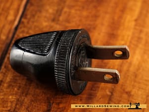 Electrical plug (original Singer)