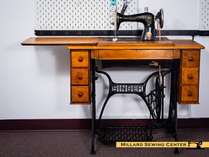 Singer 115 Treadle Sewing Machine & 7 Drawer "Set No. 6" Cabinet Combo (1919)