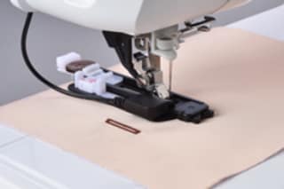 Electronic Buttonhole FootProvides fine tuning adjustments of the buttonhole length and width to achieve a perfect buttonhole.