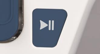 Start/Stop ButtonStart and stop sewing at the press of a button without using the foot pedal.