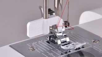 Automatic Needle ThreaderThreading the needle is effortless with the built-in Automatic Needle Threader.
