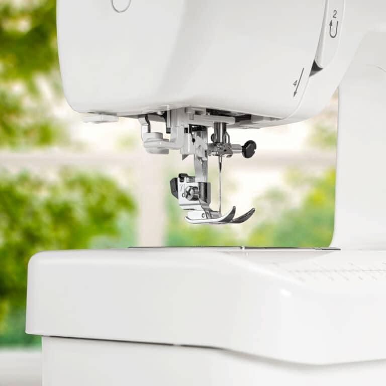 Elna eXplore 320S Mechanical Sewing Machine - Image 6